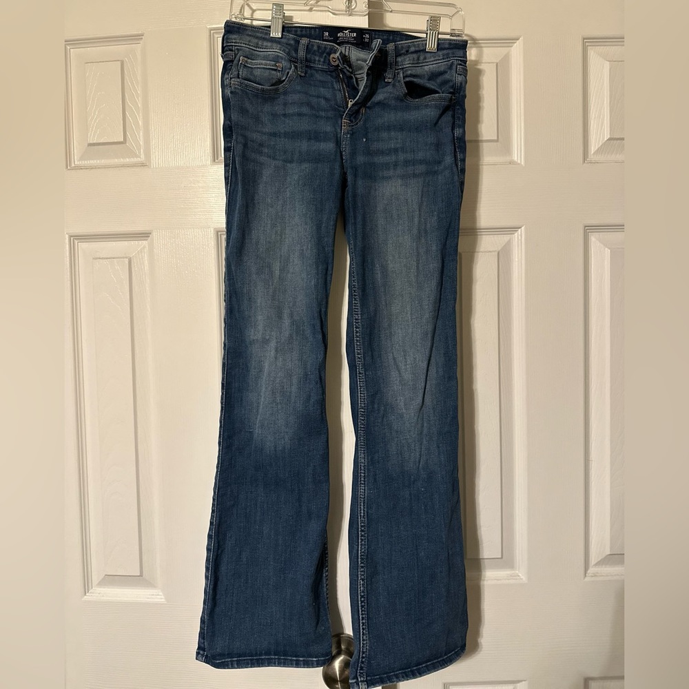 Hollister bootcut jeans. Size 3 regular, 26x32. Dark wash denim